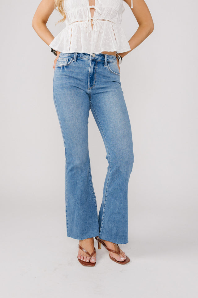mediumwash-jeans-1_afb552f0-1df6-423d-9493-264778f0427a_640x_crop_center.jpg